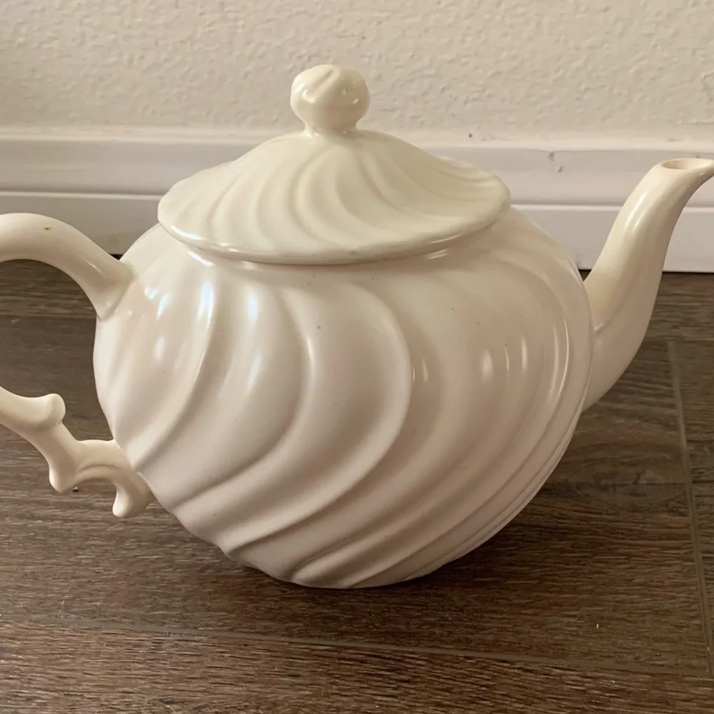 Vintage Franciscan Coronado Coffee/Tea Pot off white/Cream